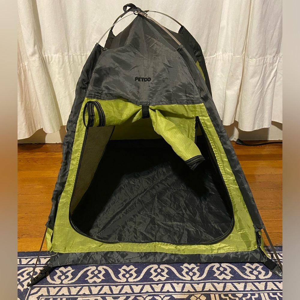 EUC - Dog tent